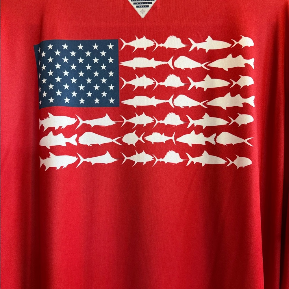 Columbia Red Graphic T-Shirt with Fish and Flag Design